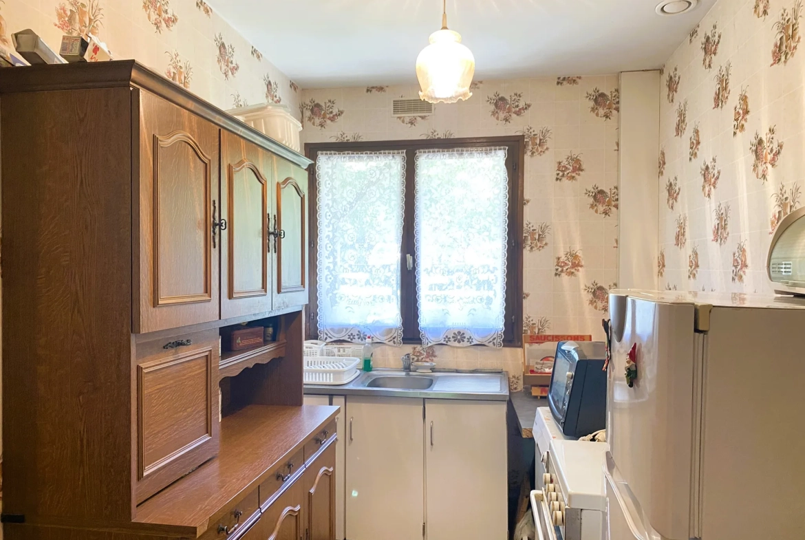 Maison à vendre dans domaine privé à Bazoches-sur-le-Betz (45) - 2 chambres, jardin, équipements sportifs 