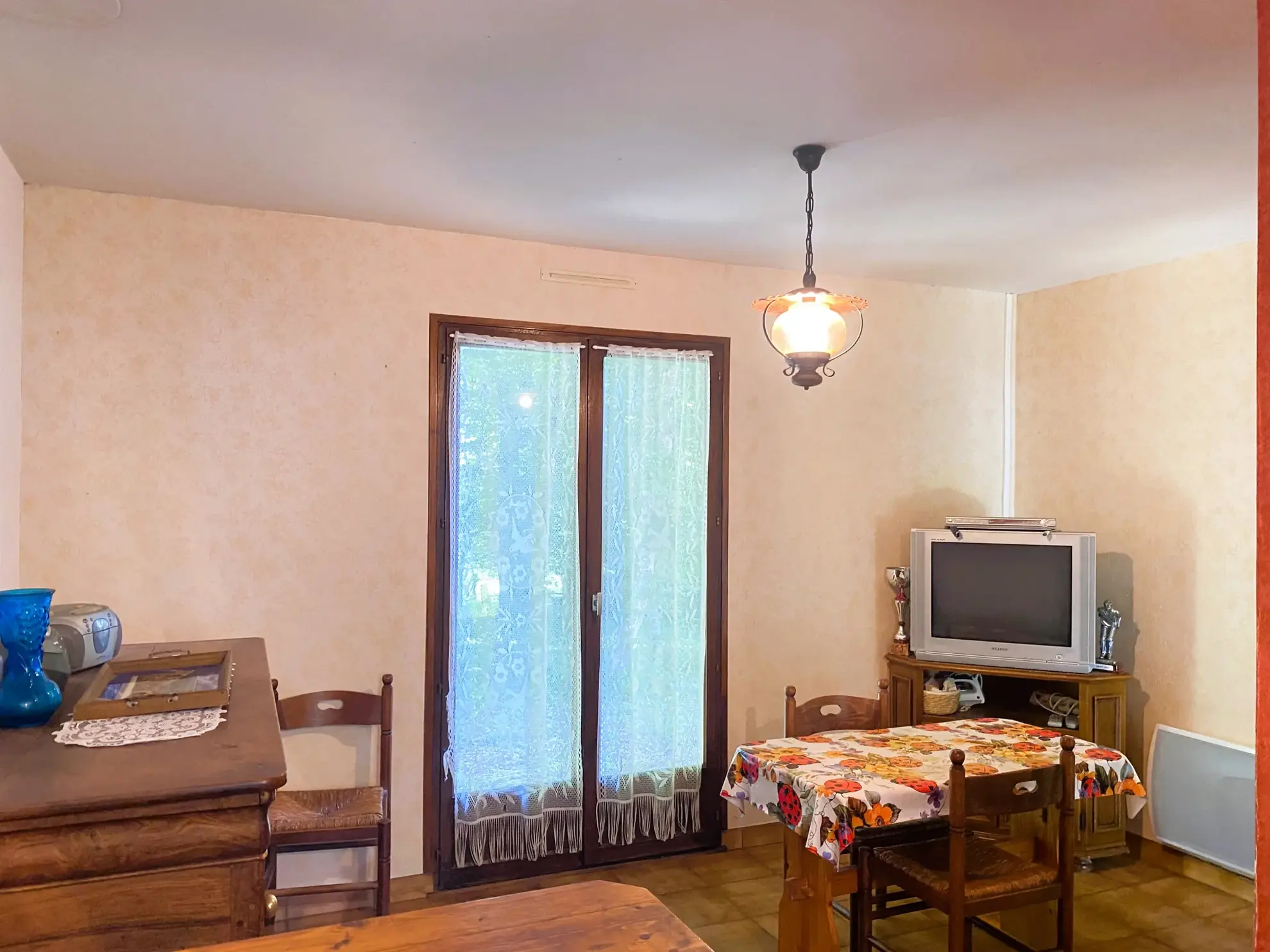 Maison à vendre dans domaine privé à Bazoches-sur-le-Betz (45) - 2 chambres, jardin, équipements sportifs 