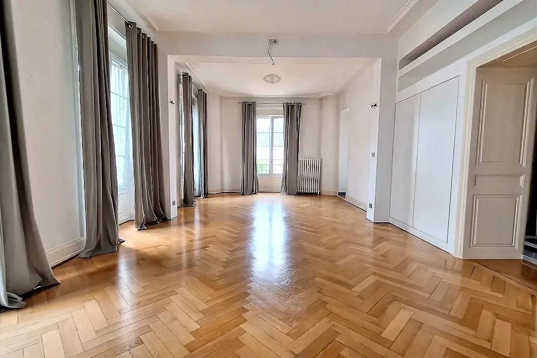 Magnifique appartement haussmannien de 85 m² à Mulhouse avec parking et cave 