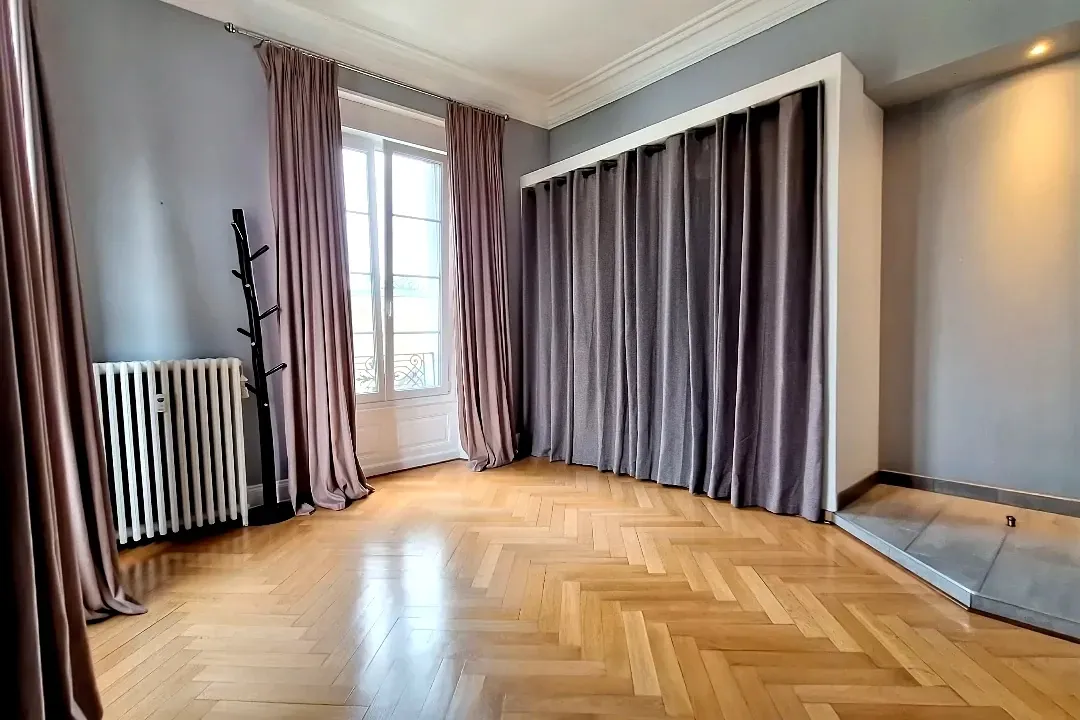 Magnifique appartement haussmannien de 85 m² à Mulhouse avec parking et cave 