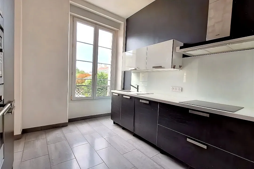 Magnifique appartement haussmannien de 85 m² à Mulhouse avec parking et cave 