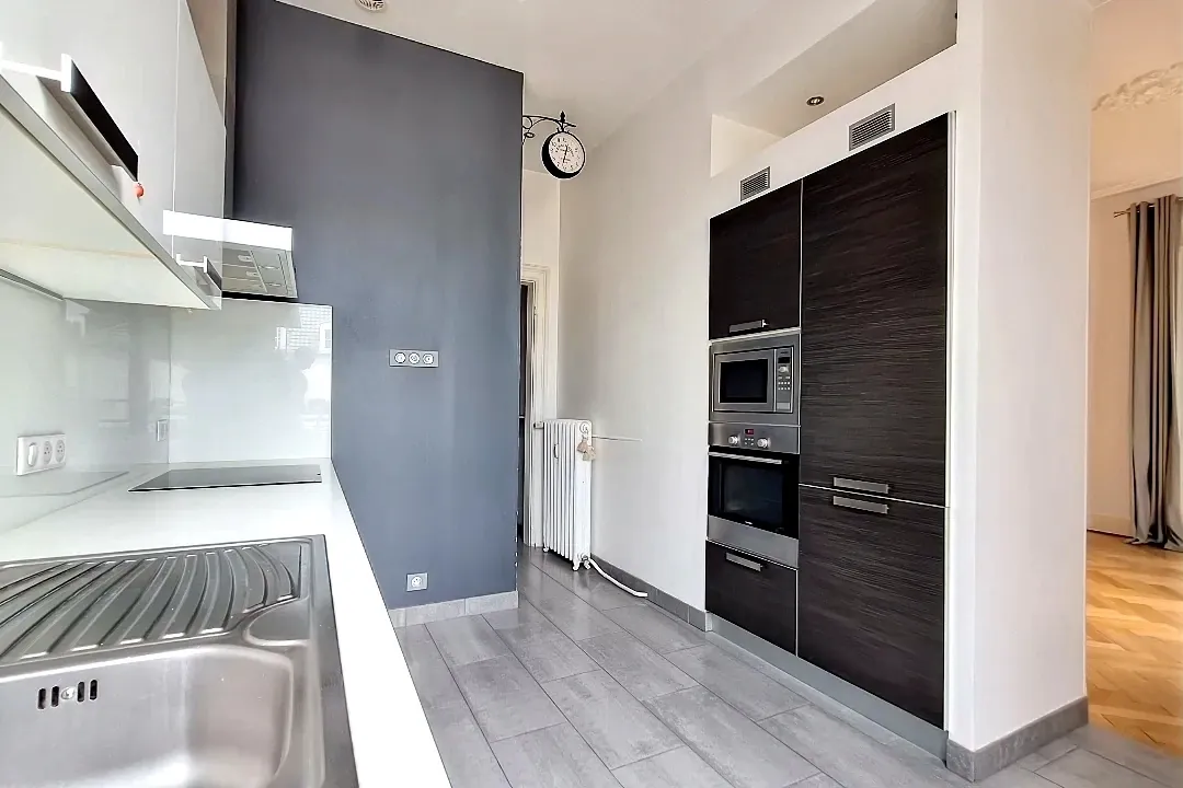 Magnifique appartement haussmannien de 85 m² à Mulhouse avec parking et cave 
