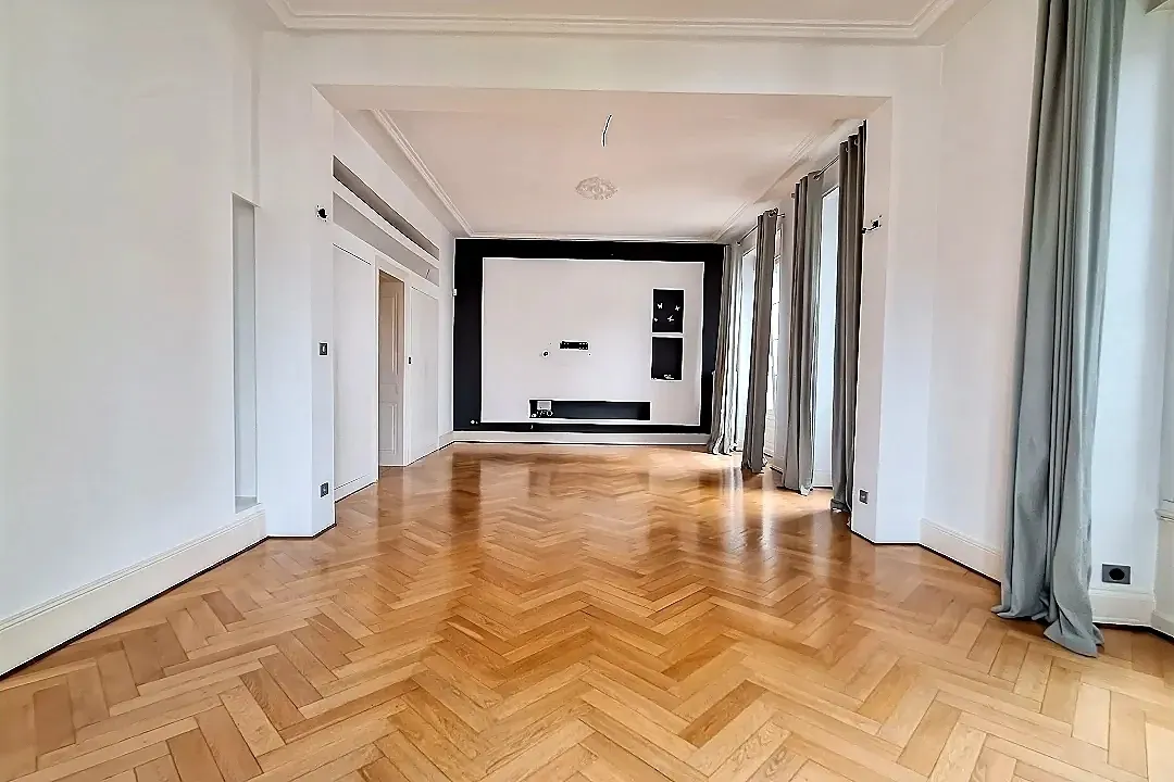 Magnifique appartement haussmannien de 85 m² à Mulhouse avec parking et cave 