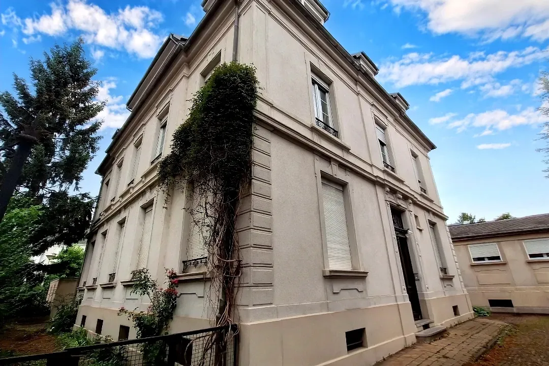 Magnifique appartement haussmannien de 85 m² à Mulhouse avec parking et cave 