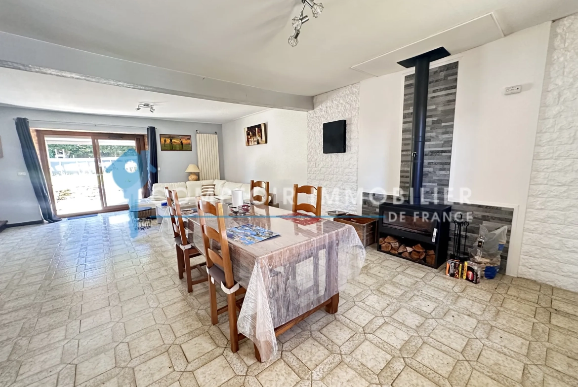 Maison familiale T4 de 105 m² avec jardin et piscine à Auneau (28700) 