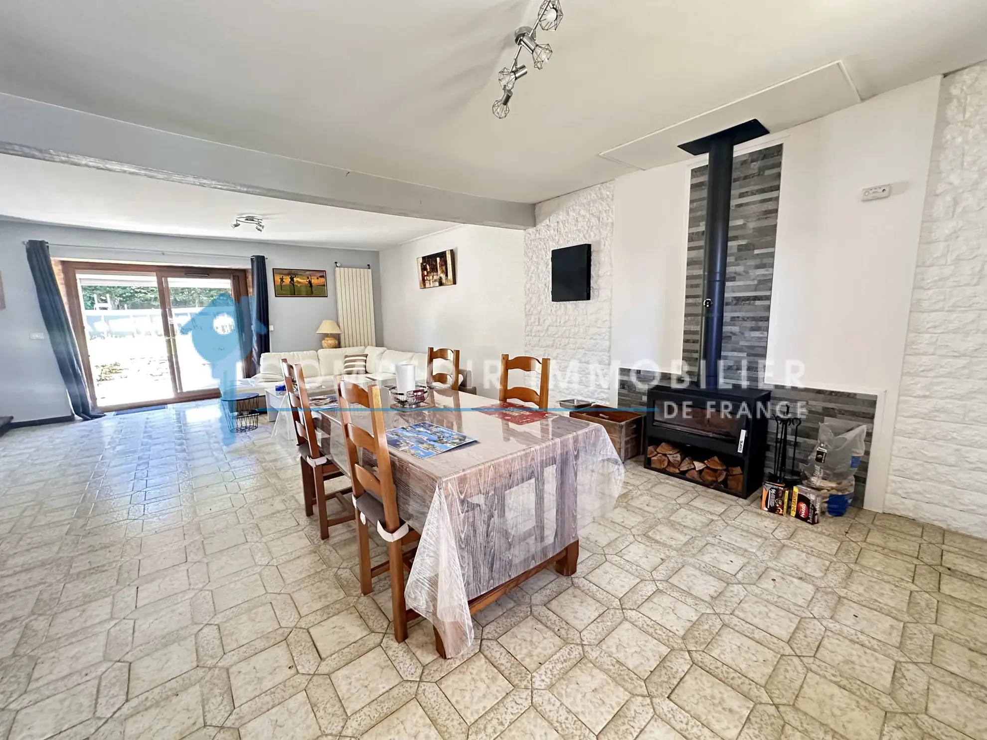 Maison familiale T4 de 105 m² avec jardin et piscine à Auneau (28700) 