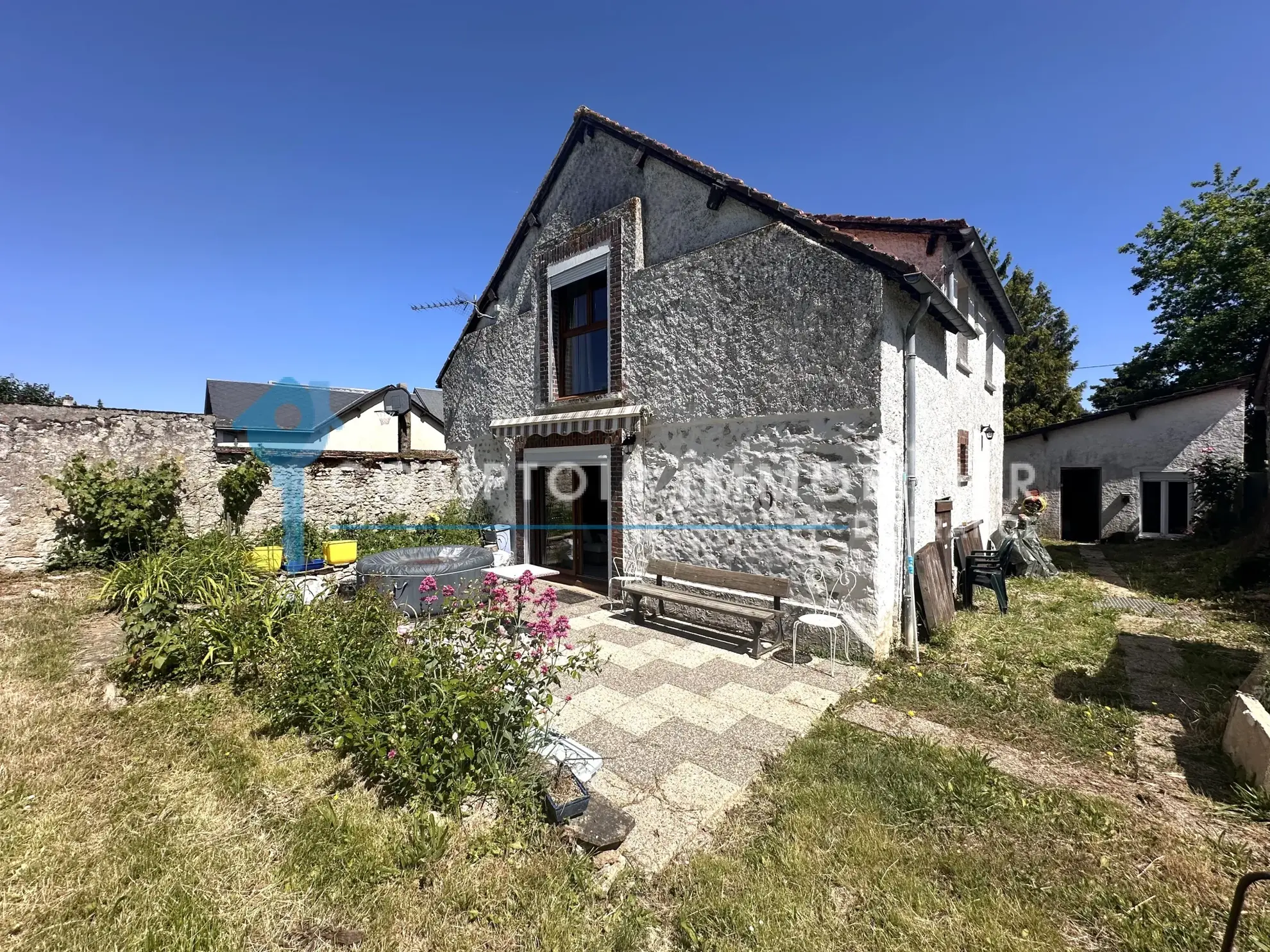 Maison familiale T4 de 105 m² avec jardin et piscine à Auneau (28700) 