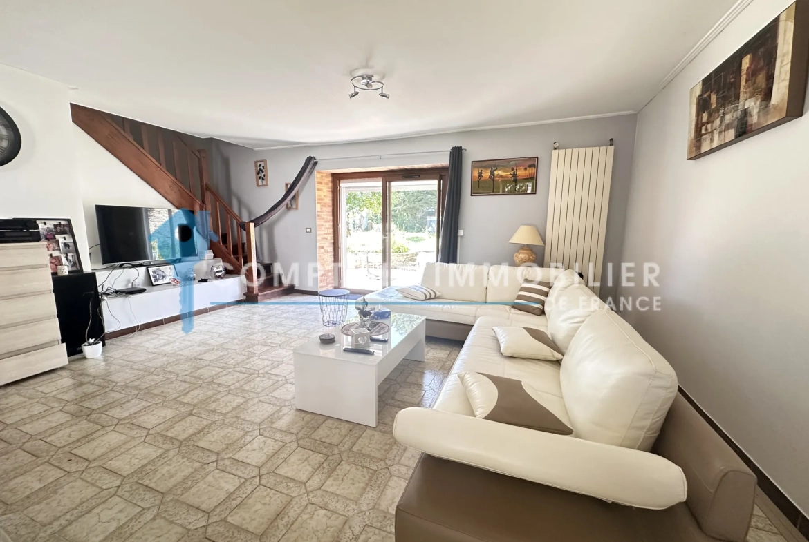 Maison familiale T4 de 105 m² avec jardin et piscine à Auneau (28700) 