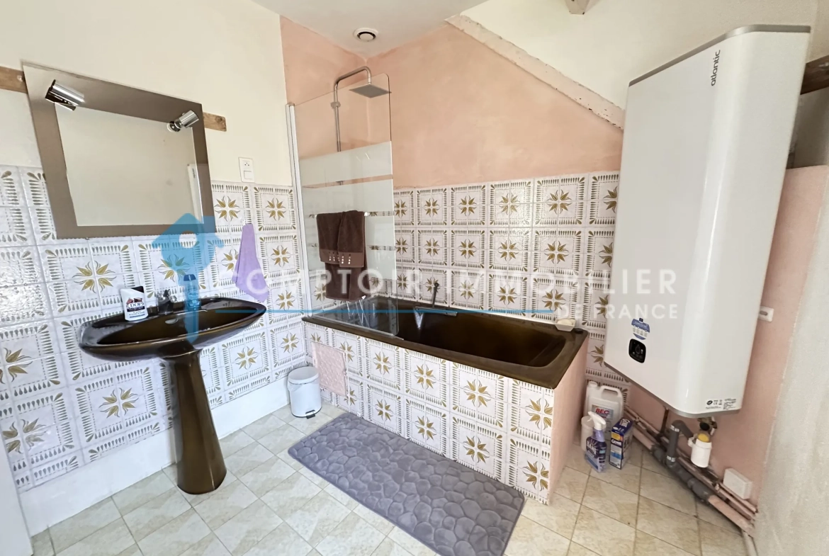 Maison familiale T4 de 105 m² avec jardin et piscine à Auneau (28700) 