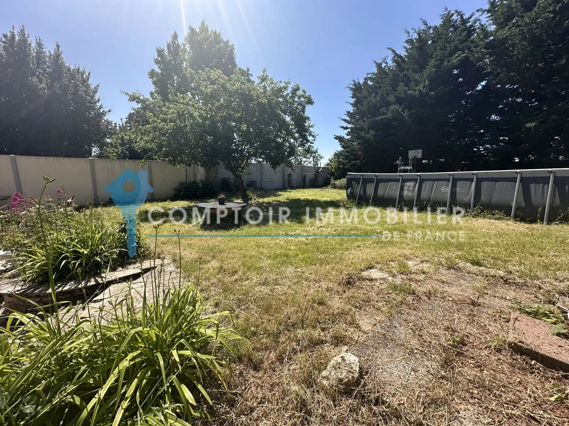 Maison familiale T4 de 105 m² avec jardin et piscine à Auneau (28700) 