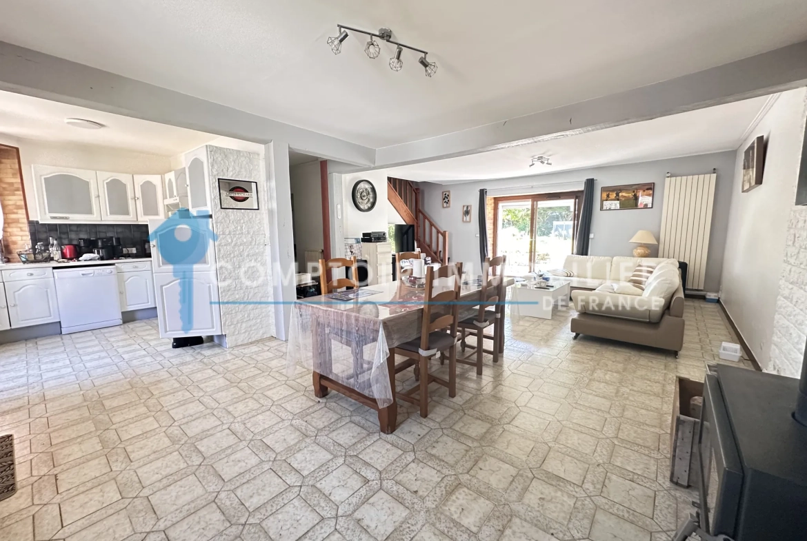 Maison familiale T4 de 105 m² avec jardin et piscine à Auneau (28700) 
