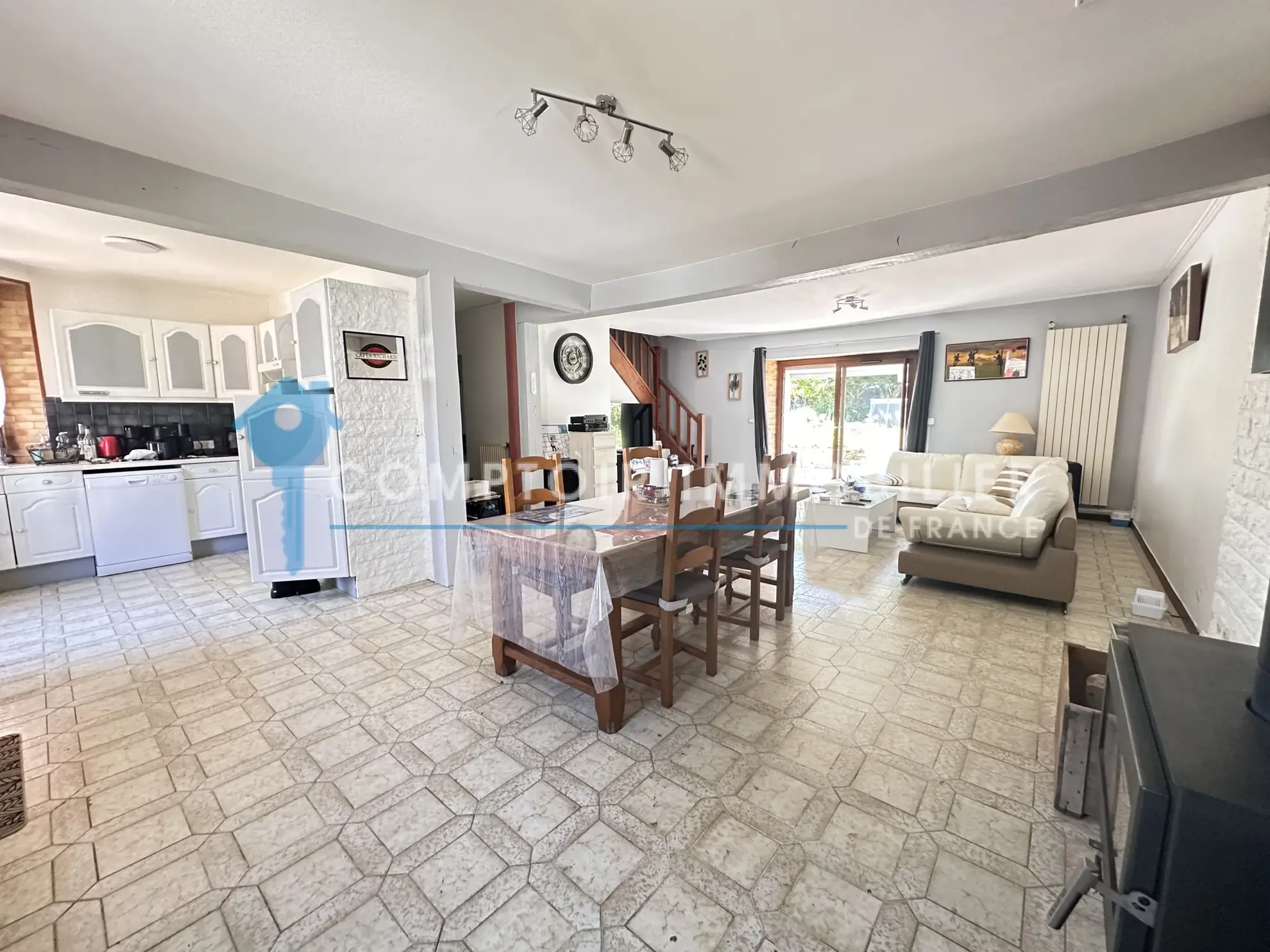 Maison familiale T4 de 105 m² avec jardin et piscine à Auneau (28700) 
