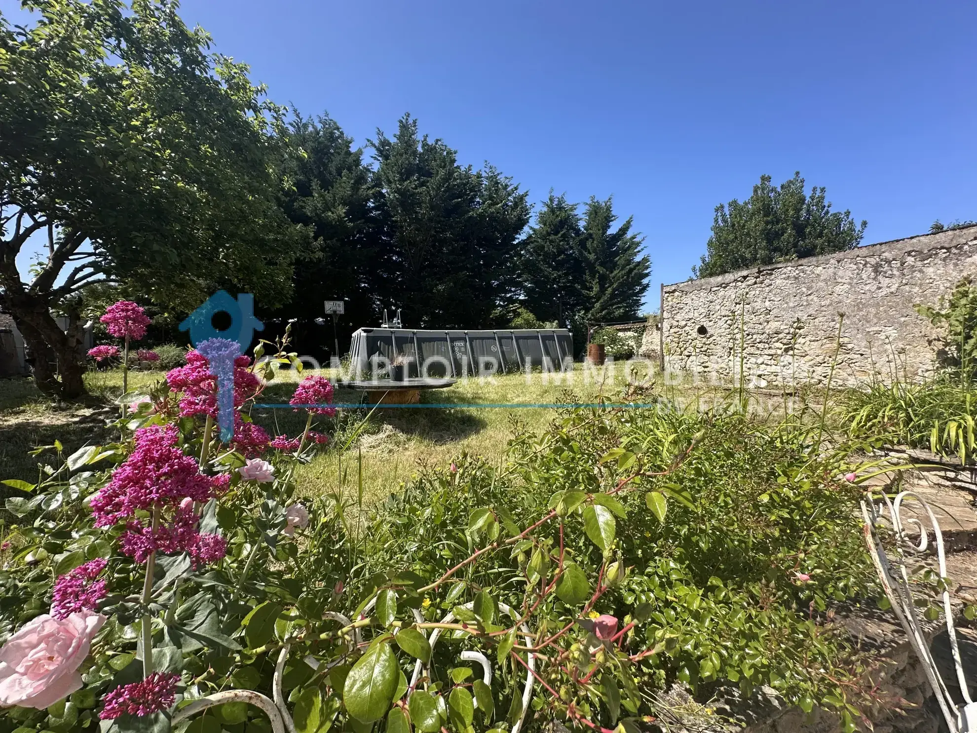Maison familiale T4 de 105 m² avec jardin et piscine à Auneau (28700) 