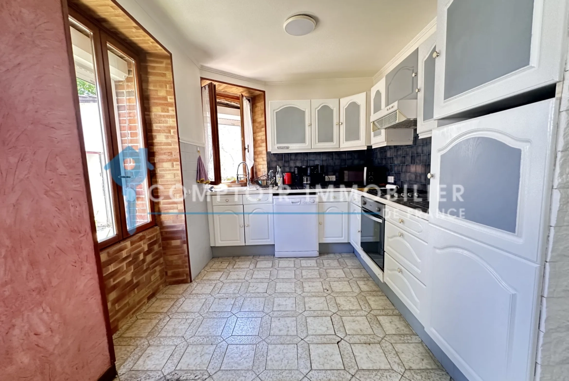 Maison familiale T4 de 105 m² avec jardin et piscine à Auneau (28700) 