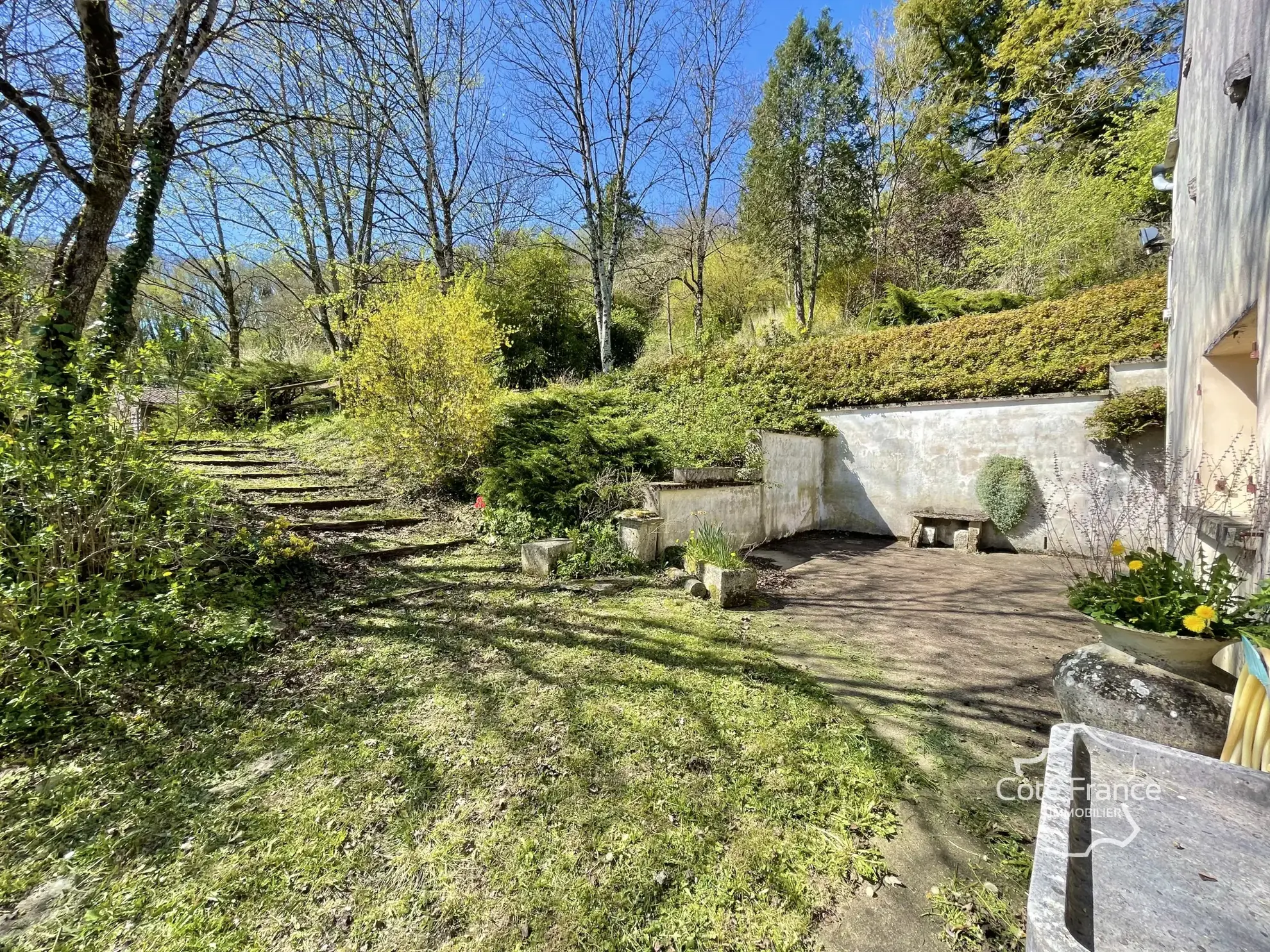 Maison de charme à Merry-Sec avec jardin et potentiel d'aménagement 