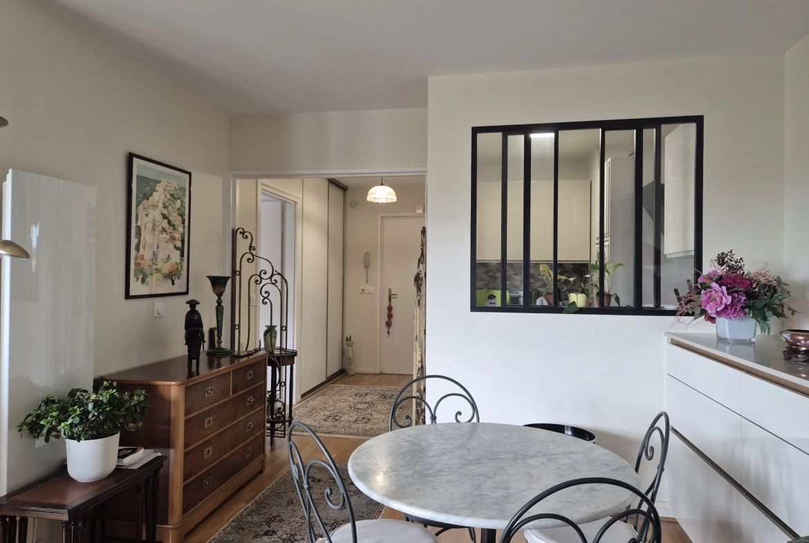 Appartement 2 pièces rénové avec balcon en centre-ville de Rueil 