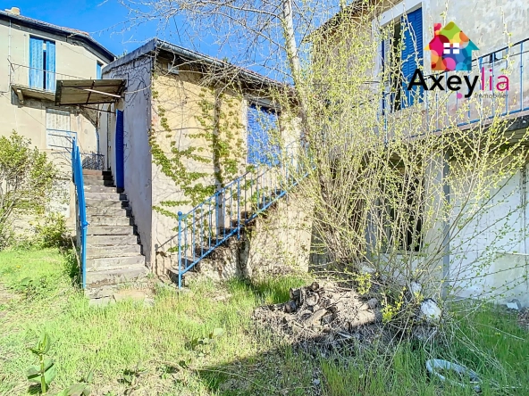 Immeuble à vendre à Roanne avec deux bâtiments à rénover et terrain de 454 m²