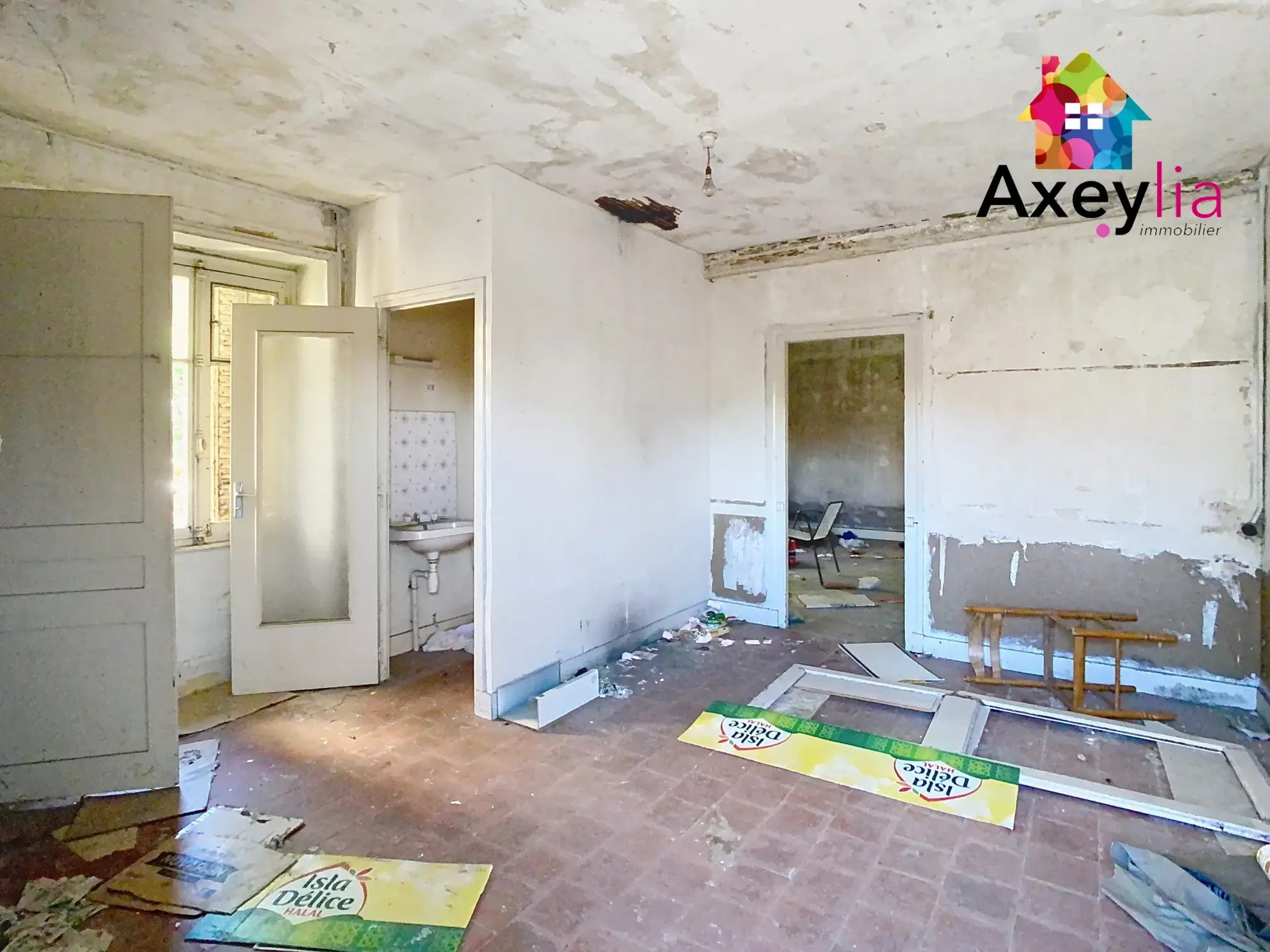 Immeuble à vendre à Roanne avec deux bâtiments à rénover et terrain de 454 m² 