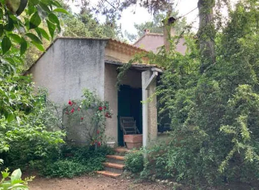 Villa de 148m² à Mornas en vente aux enchères avec grande parcelle 