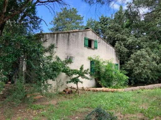 Villa de 148m² à Mornas en vente aux enchères avec grande parcelle