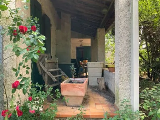 Villa de 148m² à Mornas en vente aux enchères avec grande parcelle 