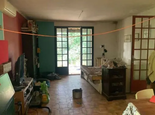 Villa de 148m² à Mornas en vente aux enchères avec grande parcelle 