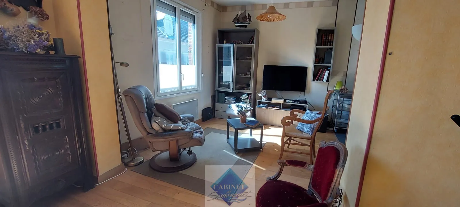 Maison spacieuse avec 3 chambres et 2 garages en centre-ville d'Abbeville 