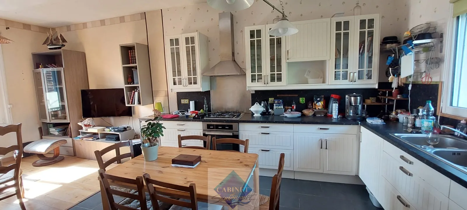 Maison spacieuse avec 3 chambres et 2 garages en centre-ville d'Abbeville 
