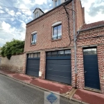 Maison spacieuse avec 3 chambres et 2 garages en centre-ville d'Abbeville