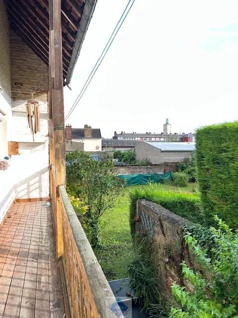 Maison spacieuse avec 3 chambres et 2 garages en centre-ville d'Abbeville 