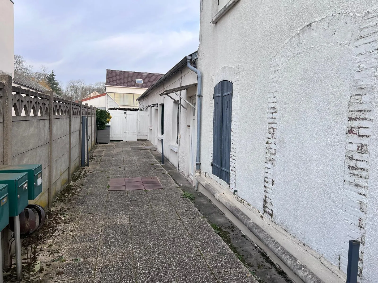 Immeuble de rapport à Angerville – 4 logements et 4 garages, bon rendement locatif 