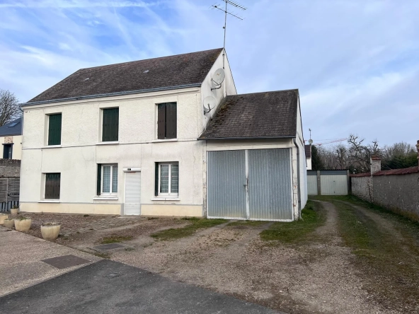 Immeuble de rapport à Angerville – 4 logements et 4 garages, bon rendement locatif