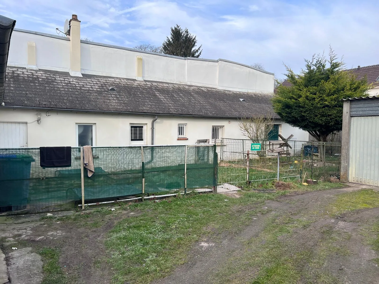 Immeuble de rapport à Angerville – 4 logements et 4 garages, bon rendement locatif 