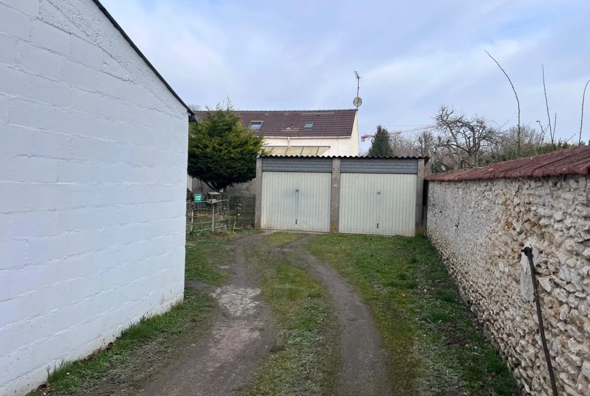 Immeuble de rapport à Angerville – 4 logements et 4 garages, bon rendement locatif 