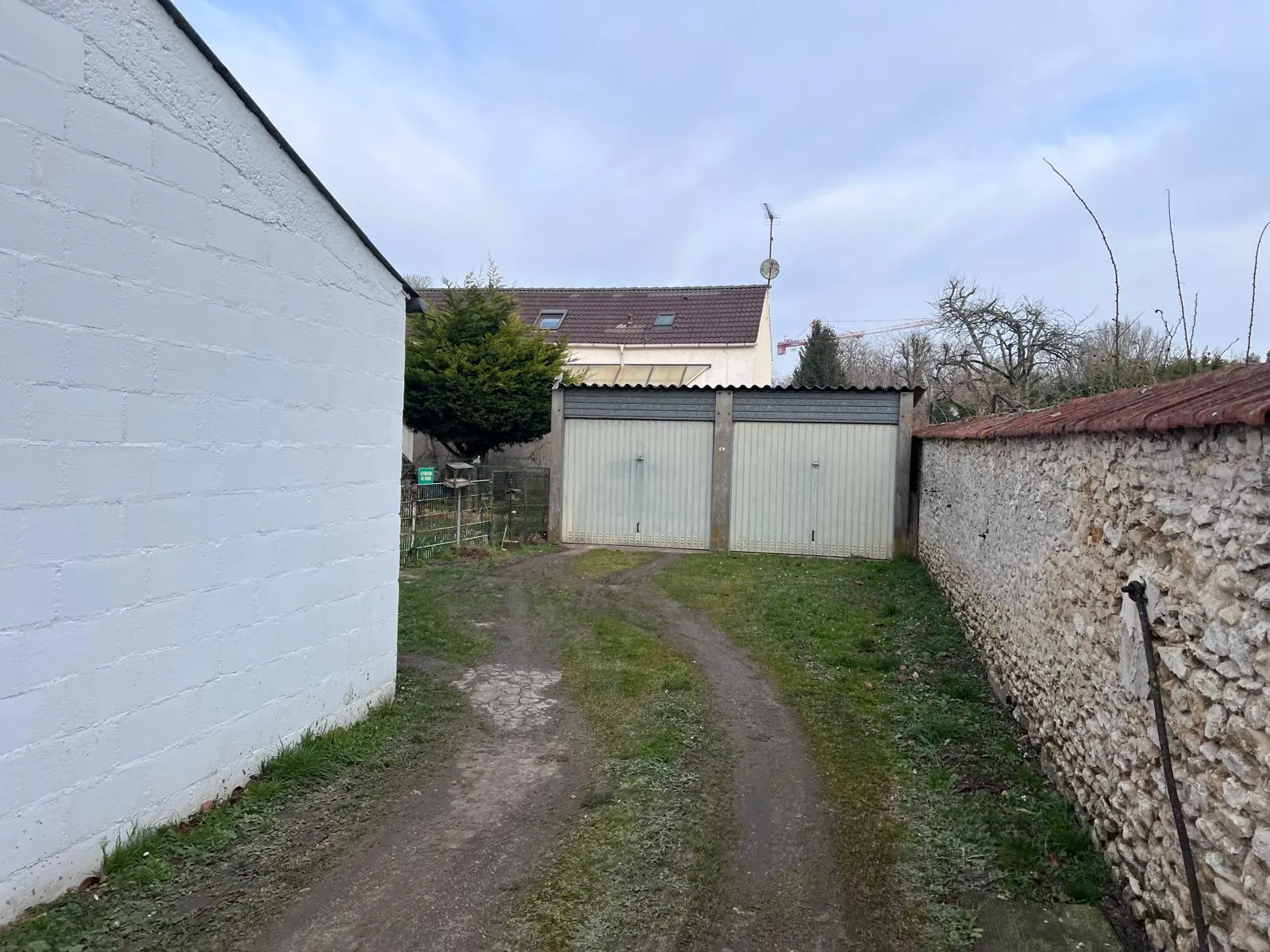 Immeuble de rapport à Angerville – 4 logements et 4 garages, bon rendement locatif 