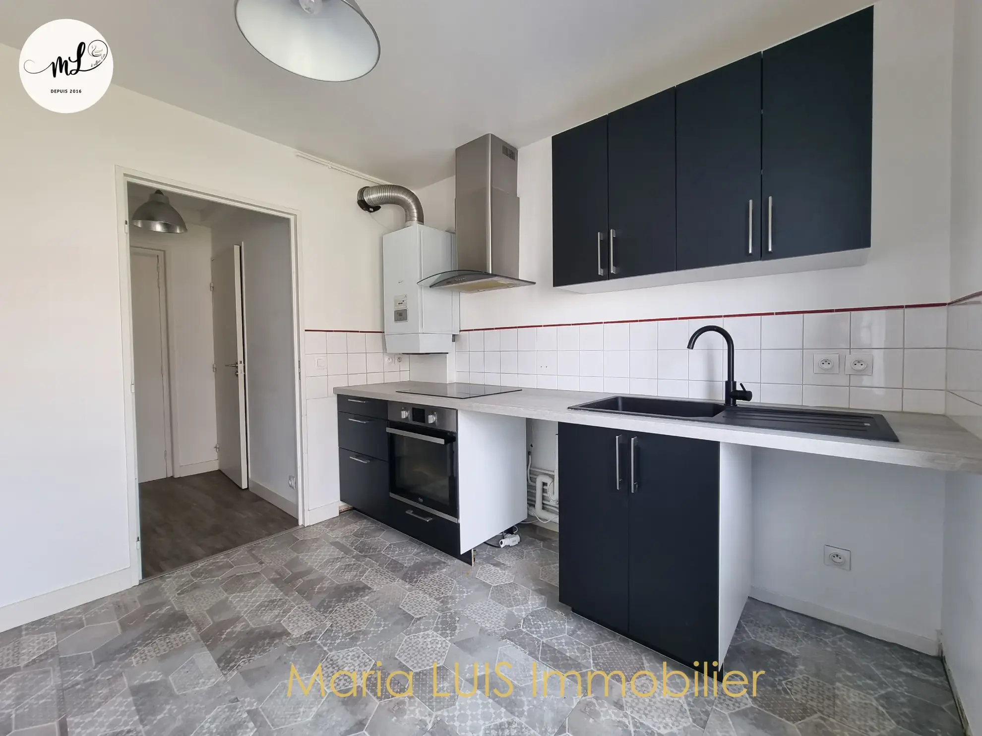 Appartement 4 pièces à Saint-Médard-en-Jalles, centre-ville, avec parking et balcon, sans travaux 