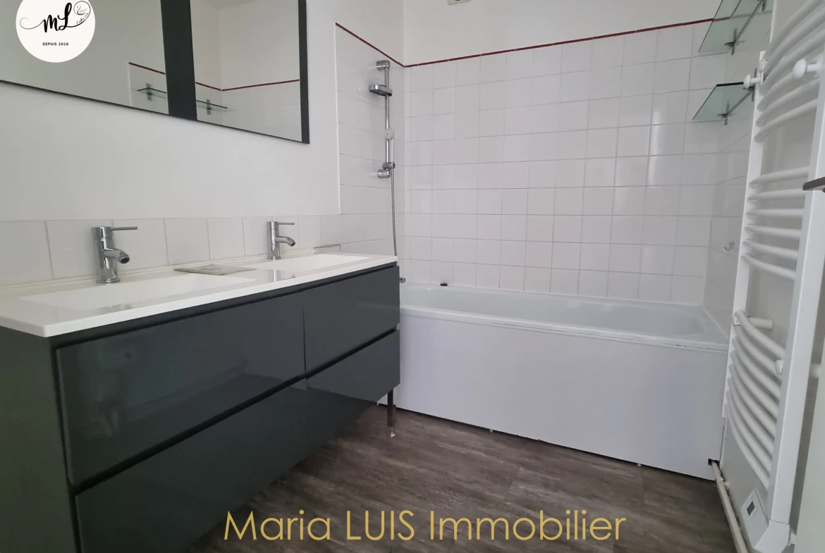 Appartement 4 pièces à Saint-Médard-en-Jalles, centre-ville, avec parking et balcon, sans travaux 