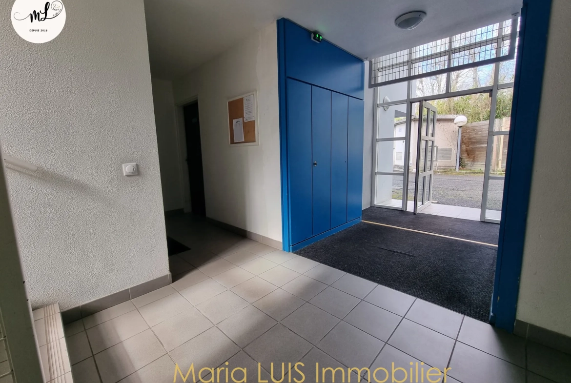 Appartement 4 pièces à Saint-Médard-en-Jalles, centre-ville, avec parking et balcon, sans travaux 