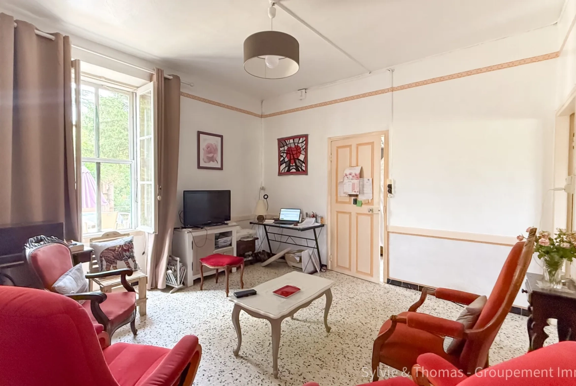 Belle maison à vendre à Orange avec grand terrain et potentiel d’extension 