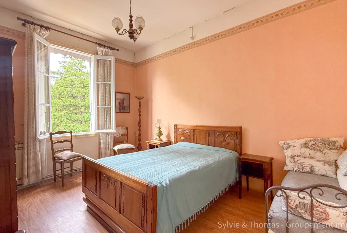 Belle maison à vendre à Orange avec grand terrain et potentiel d’extension 