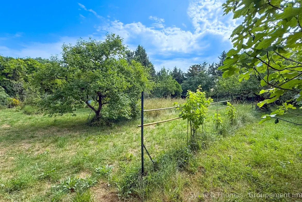 Belle maison à vendre à Orange avec grand terrain et potentiel d’extension 