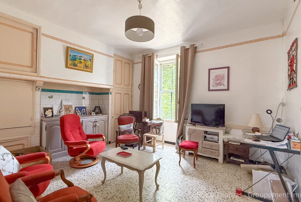 Belle maison à vendre à Orange avec grand terrain et potentiel d’extension 