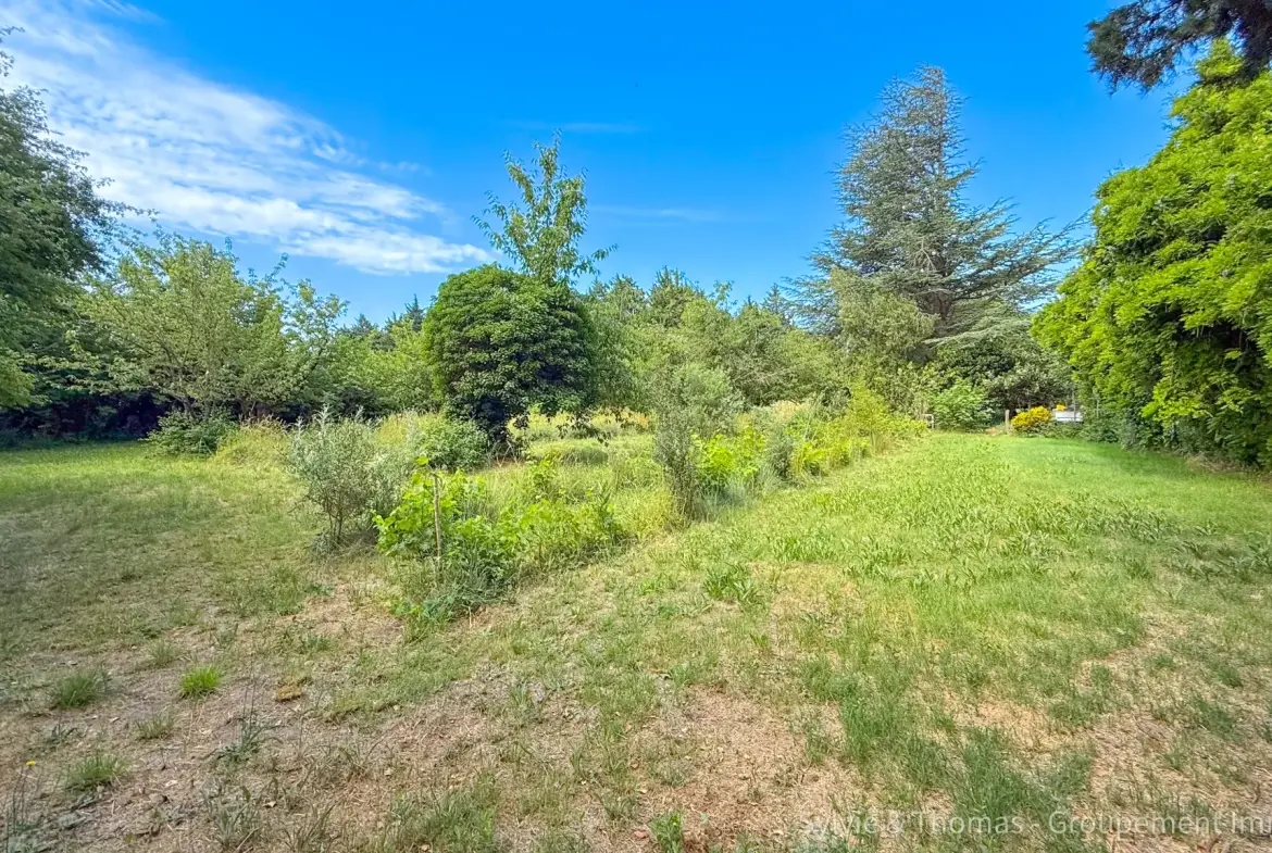 Belle maison à vendre à Orange avec grand terrain et potentiel d’extension 