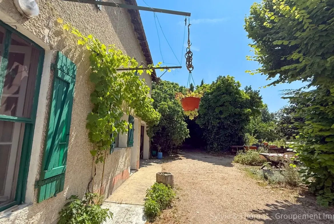 Belle maison à vendre à Orange avec grand terrain et potentiel d’extension 