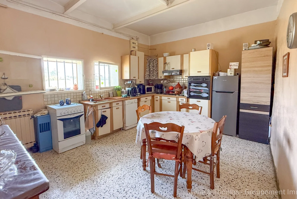 Belle maison à vendre à Orange avec grand terrain et potentiel d’extension 