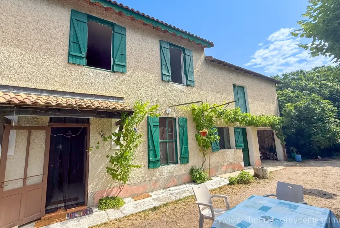 Belle maison à vendre à Orange avec grand terrain et potentiel d’extension 