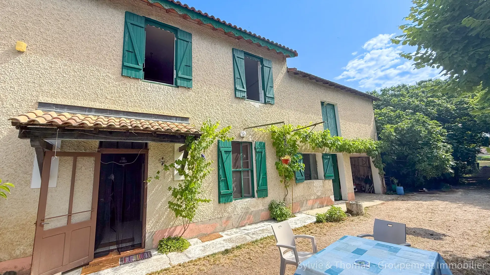 Belle maison à vendre à Orange avec grand terrain et potentiel d’extension 
