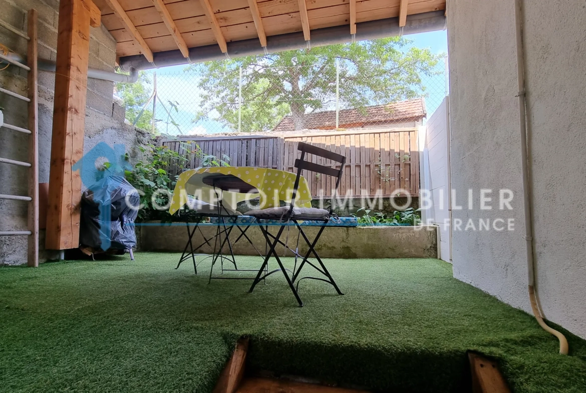 Maison de village de 70 m² à Salettes en Ardèche, résidence secondaire avec vue montagne 