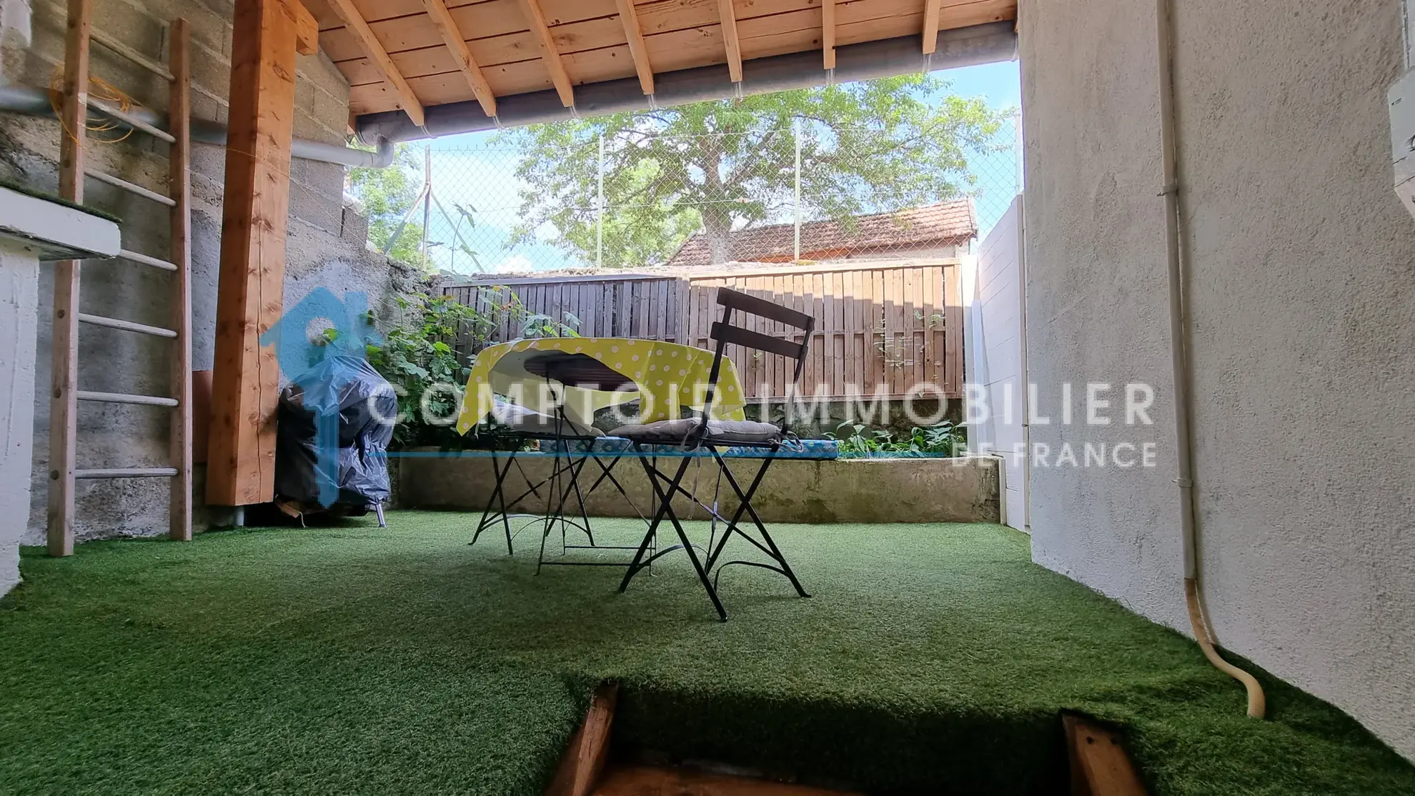 Maison de village de 70 m² à Salettes en Ardèche, résidence secondaire avec vue montagne 