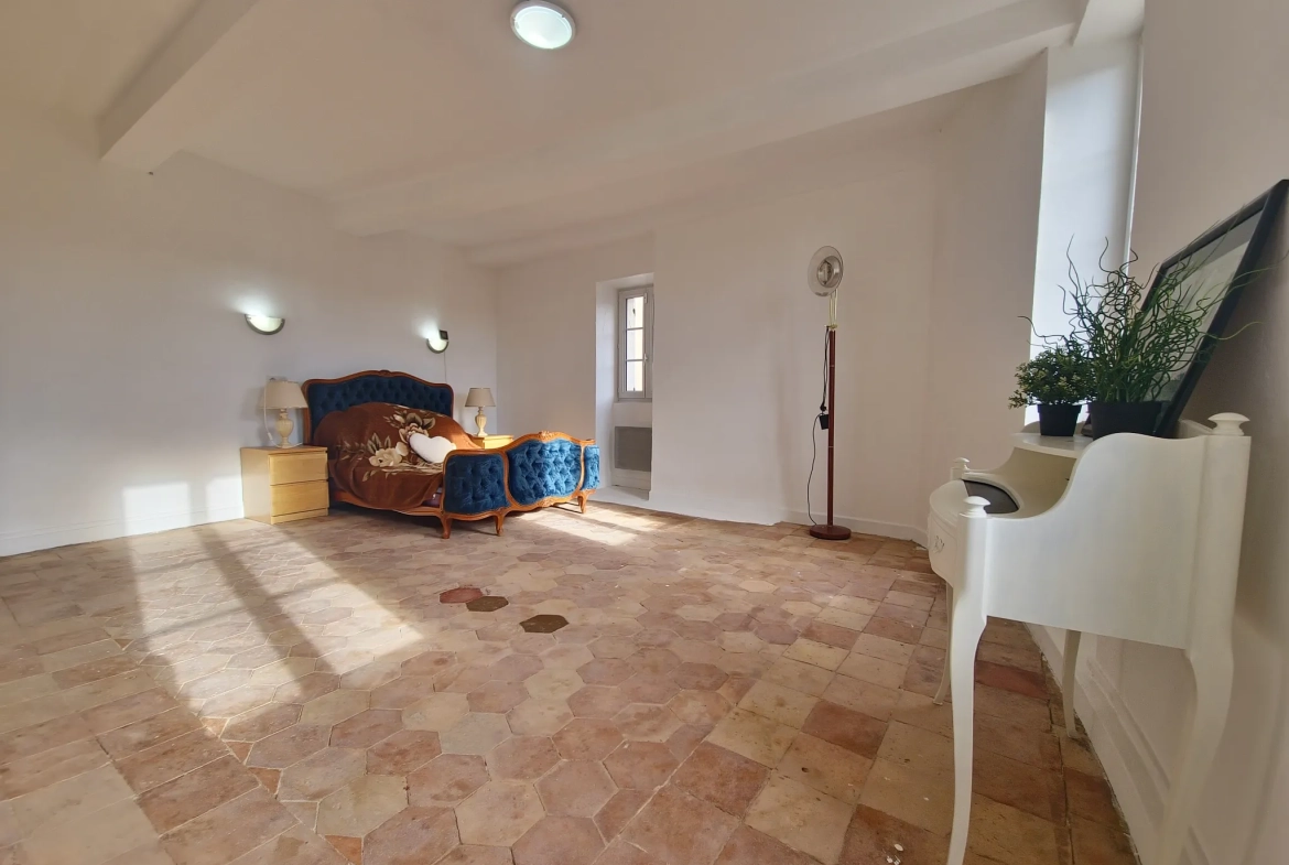 Maison de village en vente à Les Ganges Gontardes de 161m² avec grand terrain et potentiel d’extension 